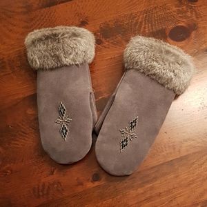 Manitobah mukluks Accessories - Mittens by Manitobah Mukluks Manitobah mukluks Accessories - Mittens by Manitobah Mukluks